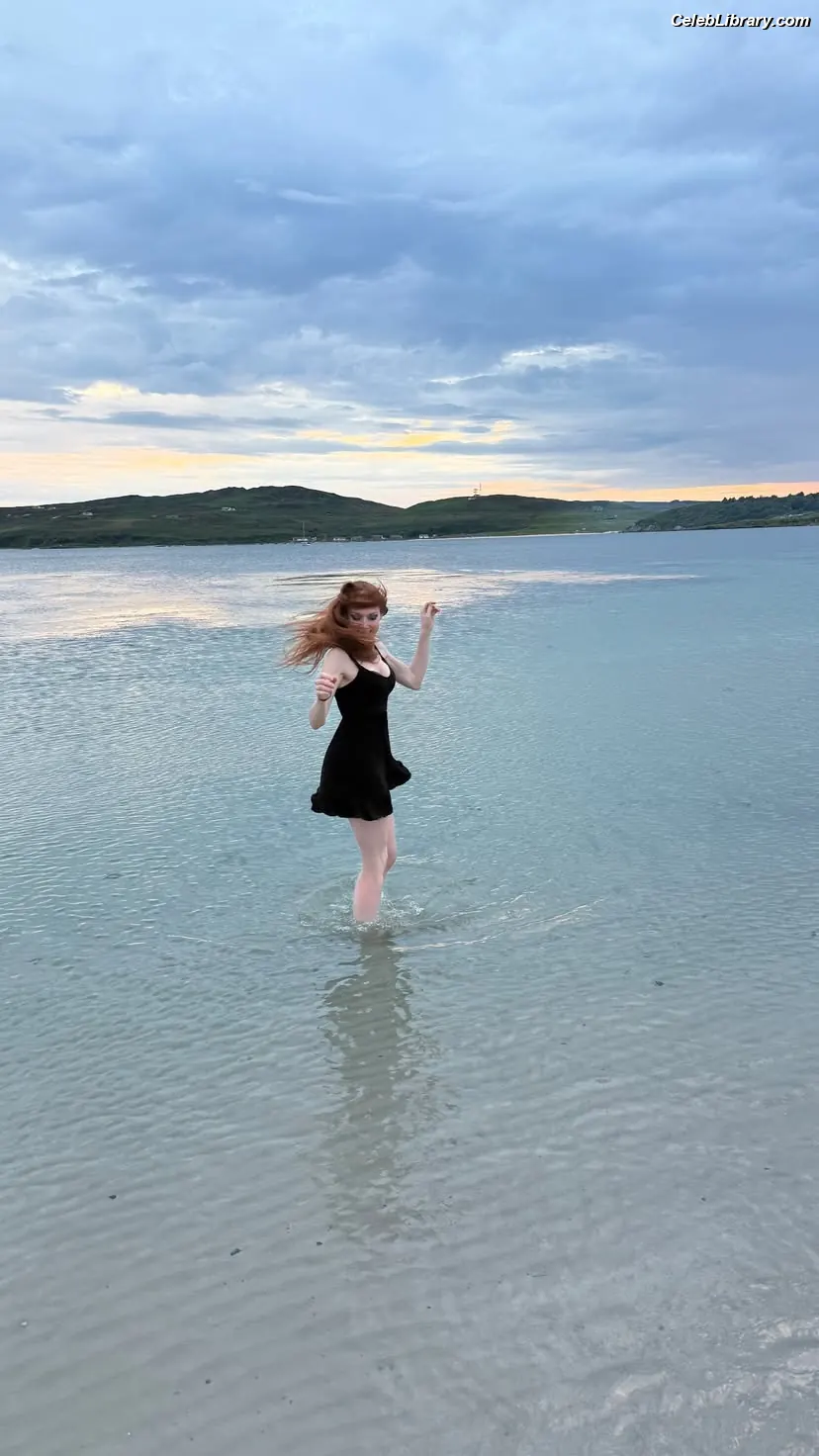 Lisa Foiles photo 12 of 707