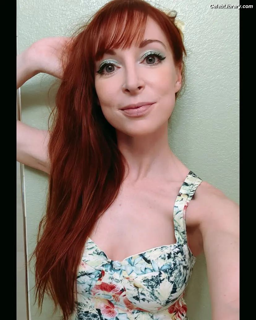 Lisa Foiles photo 14 of 707
