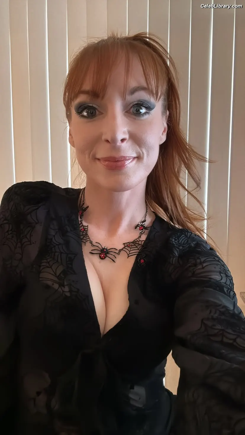 Lisa Foiles photo 16 of 707