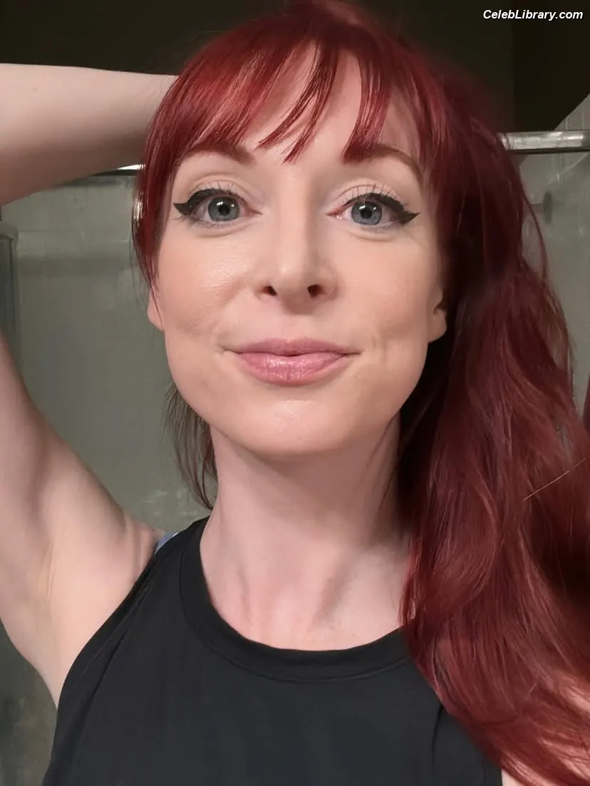 Lisa Foiles photo 2 of 707