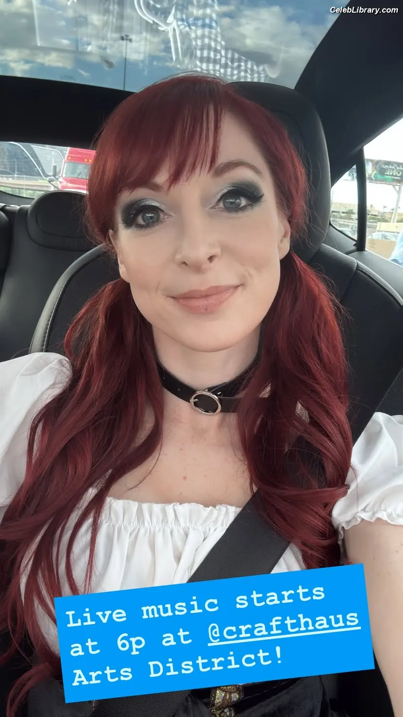 Lisa Foiles photo 5 of 707