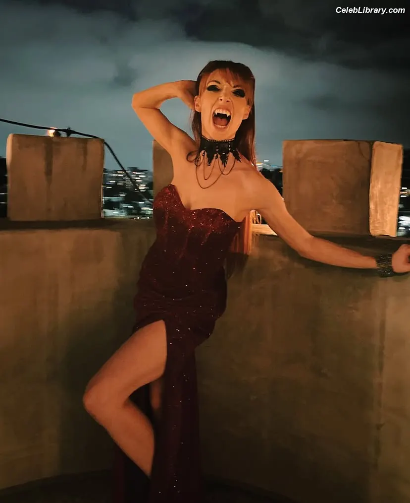 Lisa Foiles photo 8 of 707