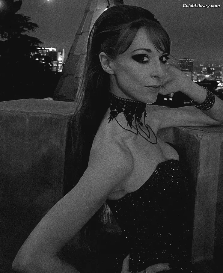Lisa Foiles photo 11 of 707