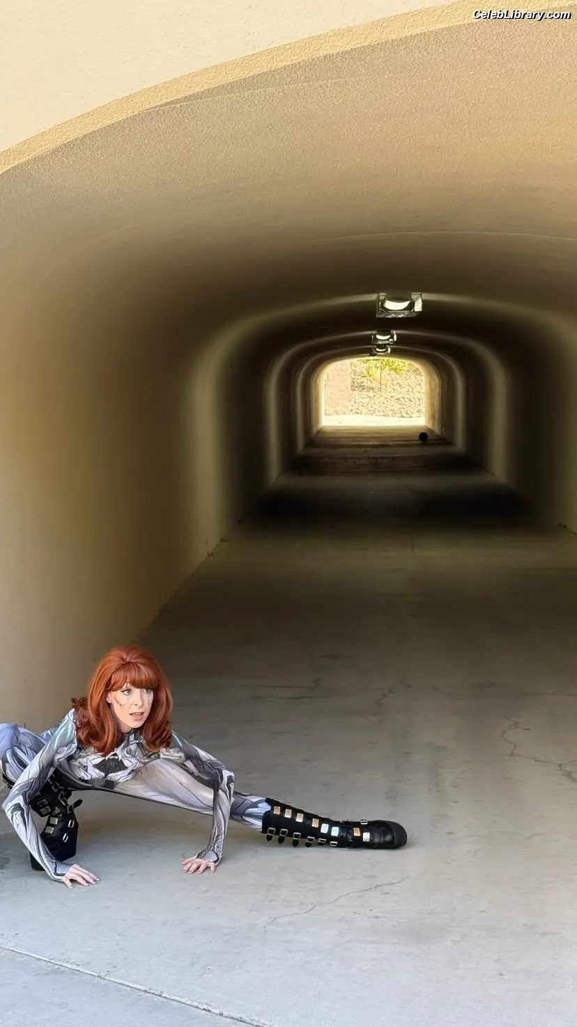 Lisa Foiles photo 2 of 707