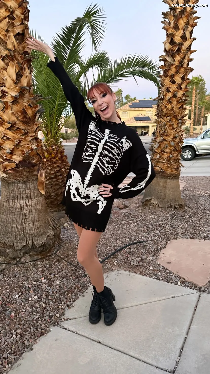 Lisa Foiles photo 24 of 707