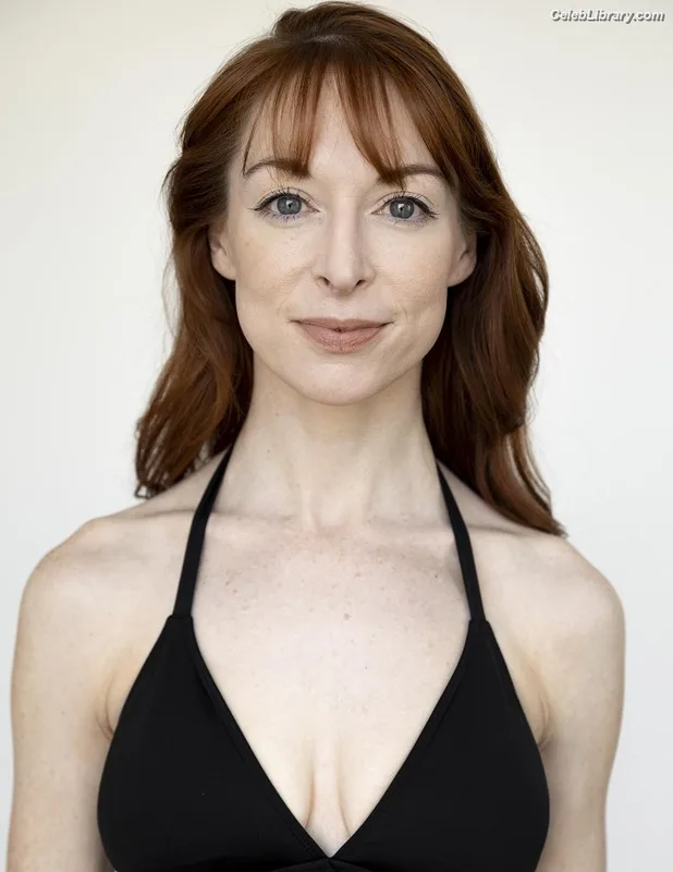 Lisa Foiles photo 2 of 708