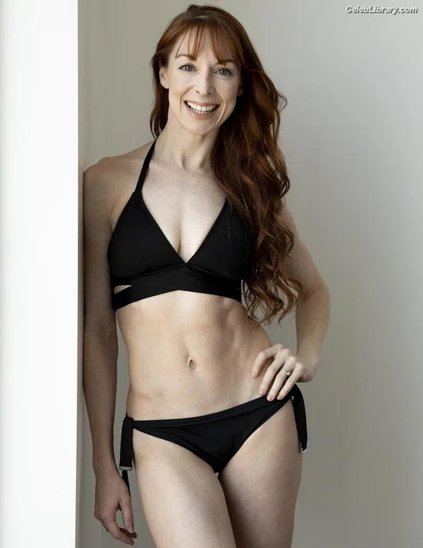 Lisa Foiles photo 4 of 708