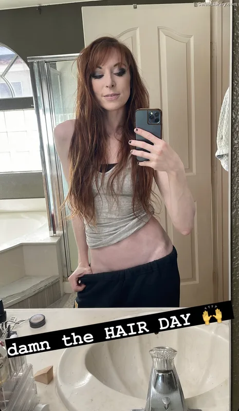 Lisa Foiles photo 7 of 708
