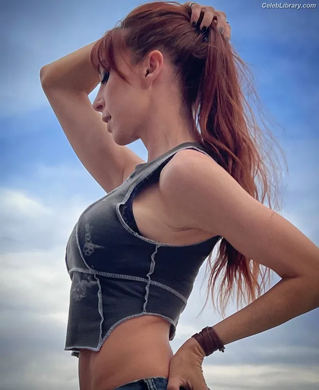 Lisa Foiles photo 13 of 708