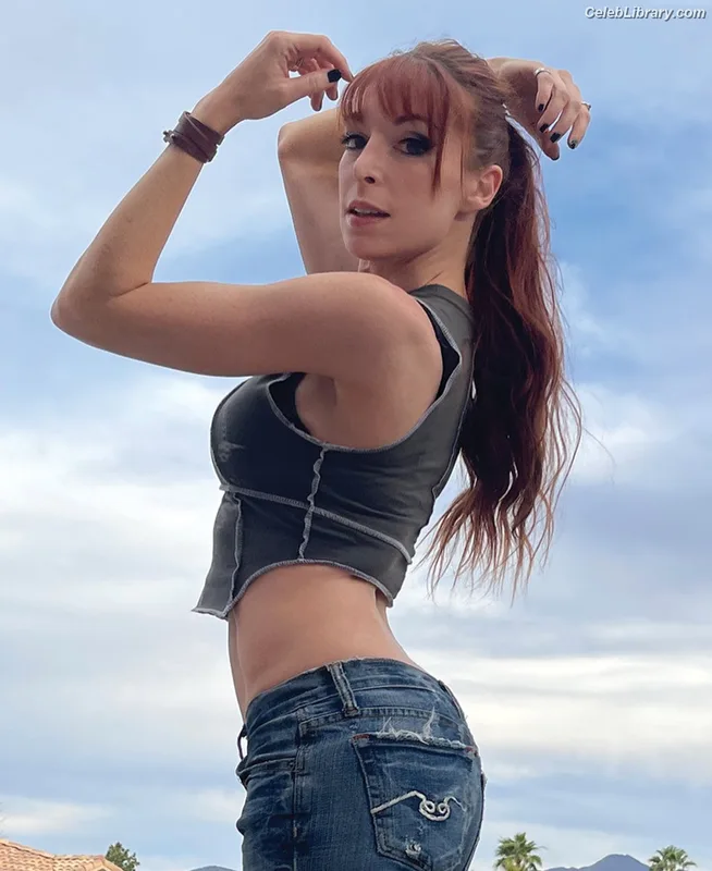 Lisa Foiles photo 15 of 708