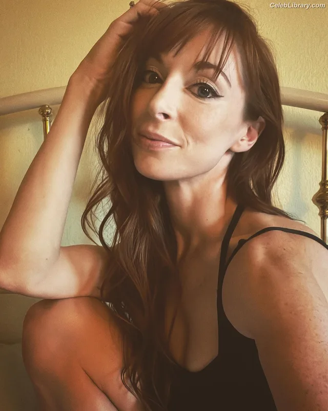 Lisa Foiles photo 17 of 708