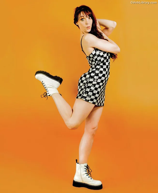 Lisa Foiles photo 9 of 708