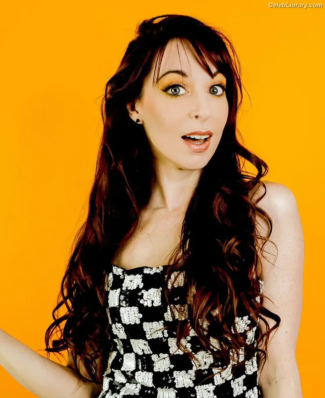 Lisa Foiles photo 10 of 708