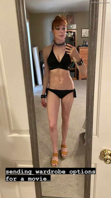 Lisa Foiles photo 13 of 708
