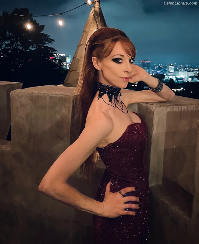 Lisa Foiles photo 17 of 708