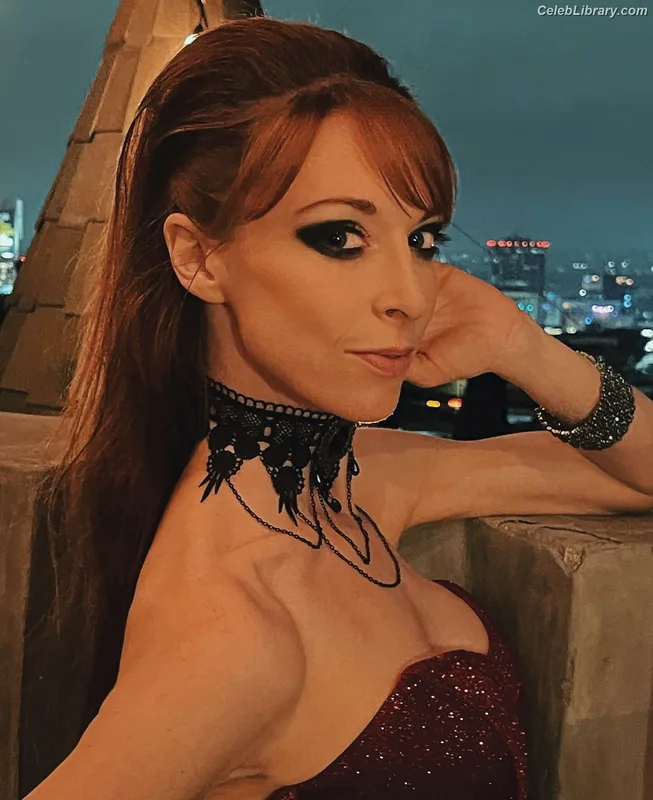 Lisa Foiles photo 19 of 708