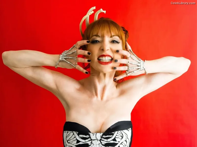 Lisa Foiles photo 24 of 708