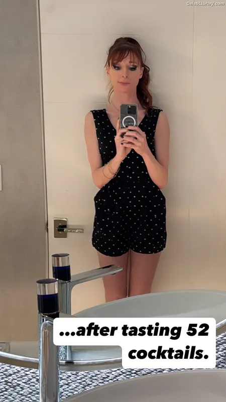 Lisa Foiles photo 9 of 708