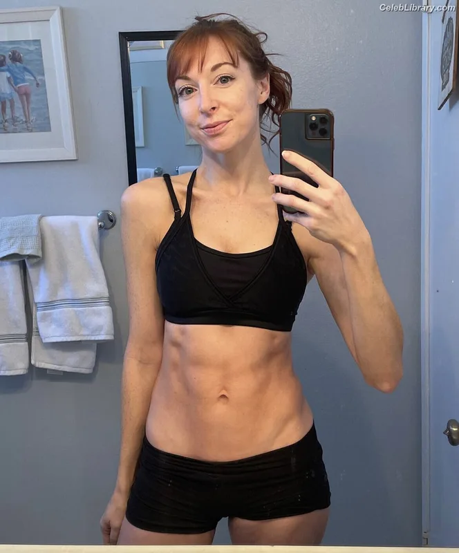 Lisa Foiles photo 11 of 708