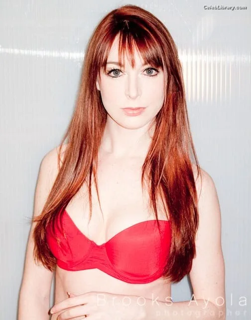Lisa Foiles photo 14 of 708