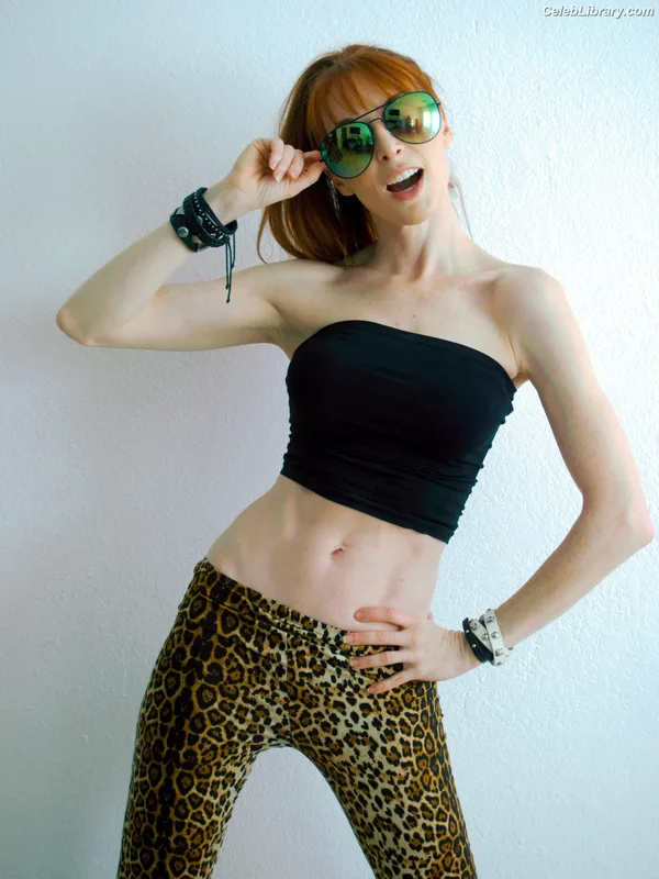 Lisa Foiles photo 17 of 708