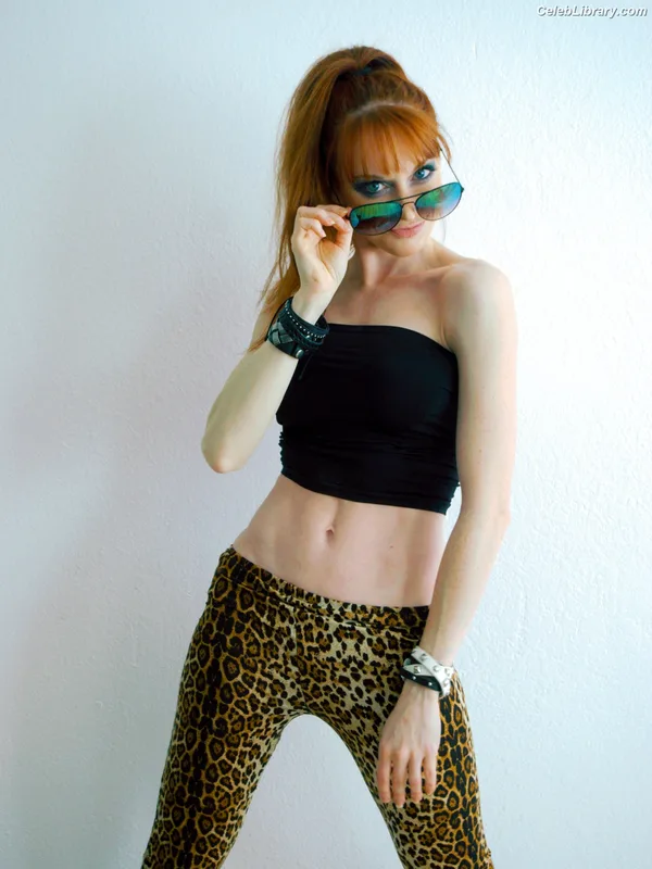 Lisa Foiles photo 18 of 708