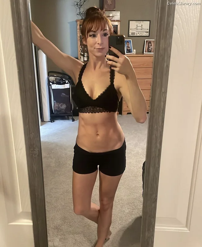 Lisa Foiles photo 20 of 708