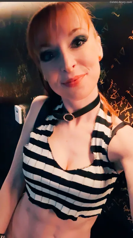 Lisa Foiles photo 4 of 708