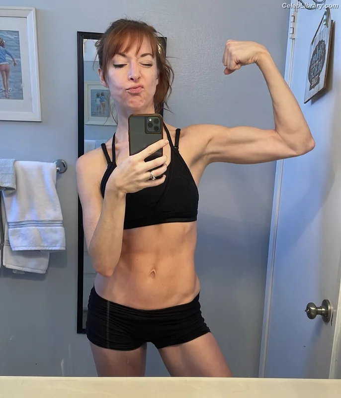 Lisa Foiles photo 6 of 708