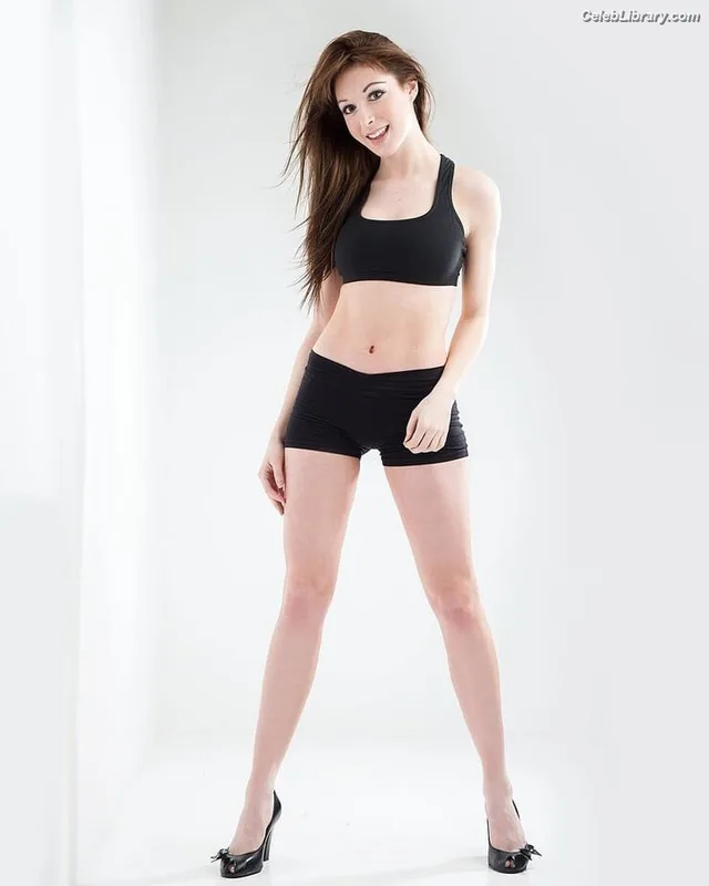 Lisa Foiles photo 13 of 708