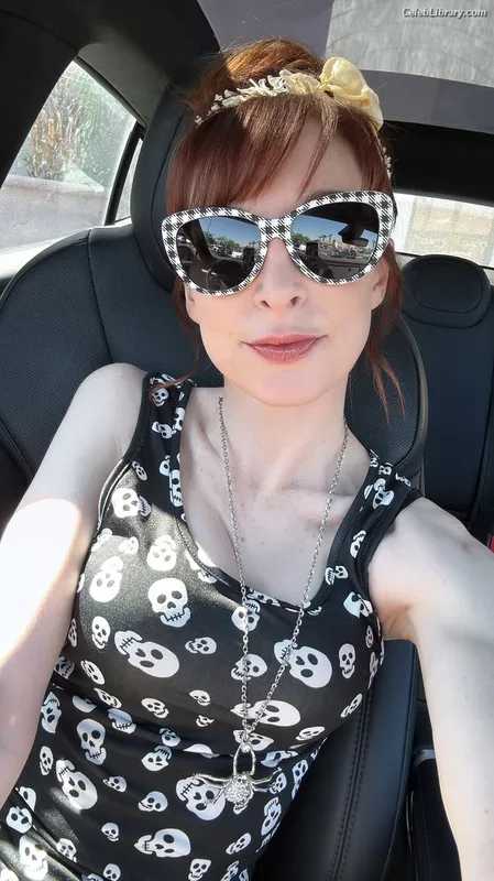 Lisa Foiles photo 18 of 708