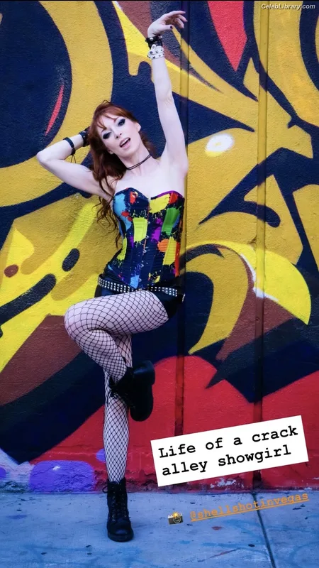 Lisa Foiles photo 11 of 708