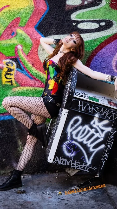 Lisa Foiles photo 12 of 708