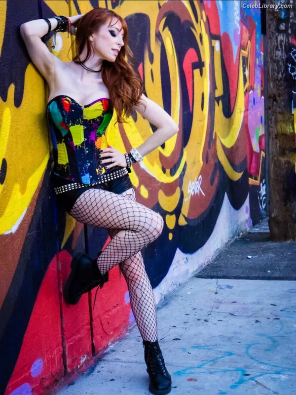 Lisa Foiles photo 15 of 708