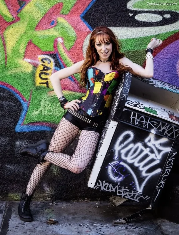 Lisa Foiles photo 23 of 708