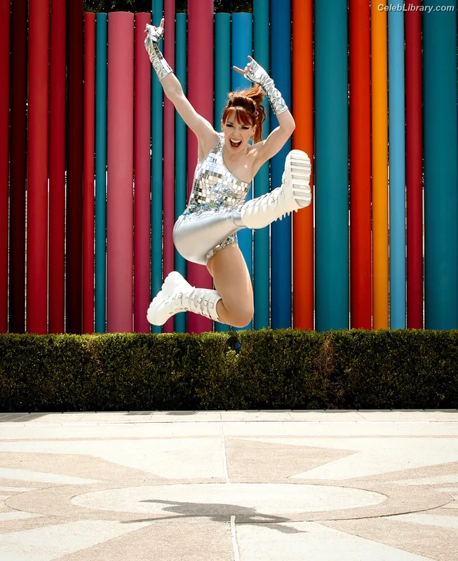 Lisa Foiles photo 10 of 708