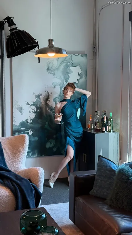 Lisa Foiles photo 17 of 708