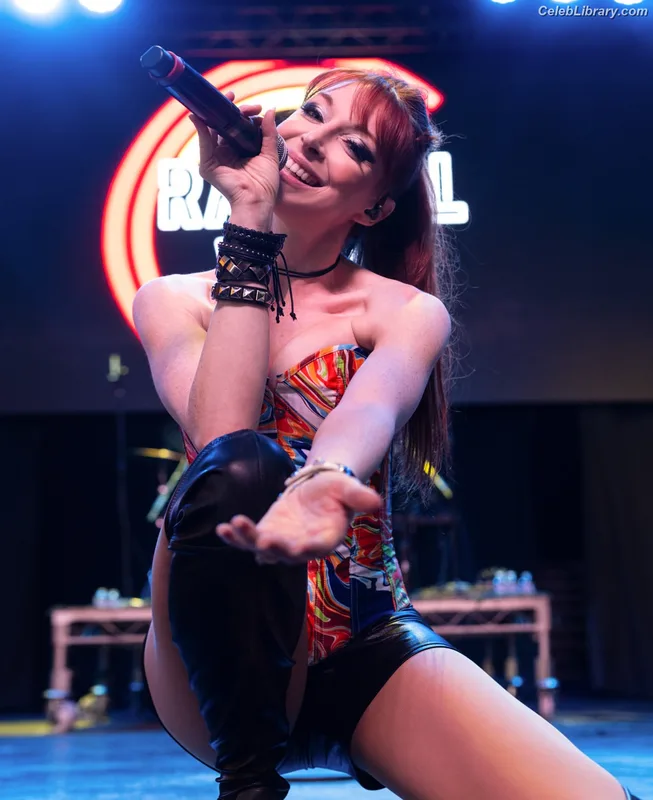 Lisa Foiles photo 9 of 708