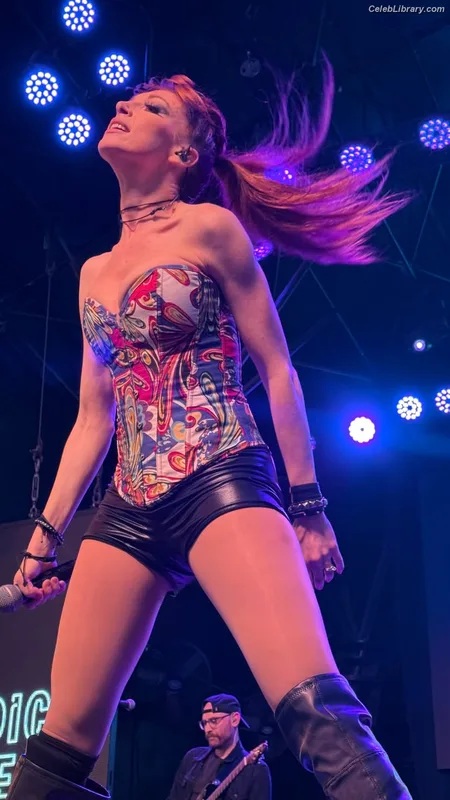 Lisa Foiles photo 17 of 708