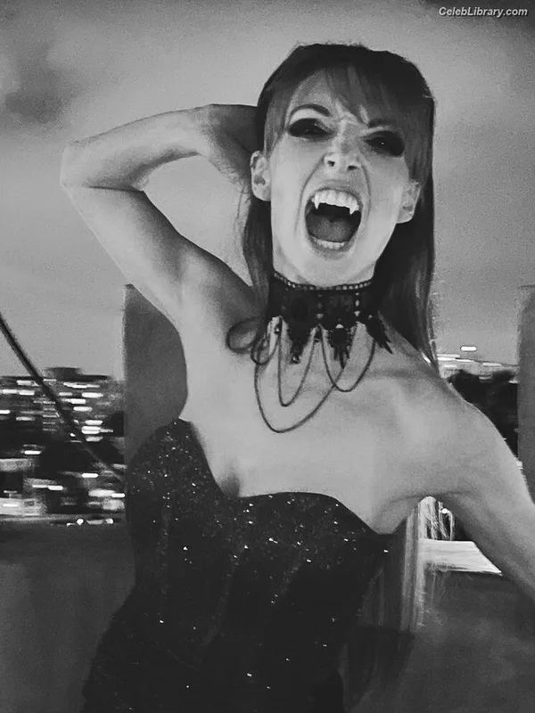 Lisa Foiles photo 21 of 708