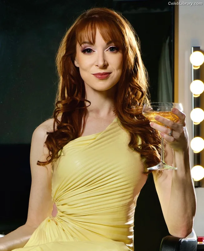 Lisa Foiles photo 14 of 708
