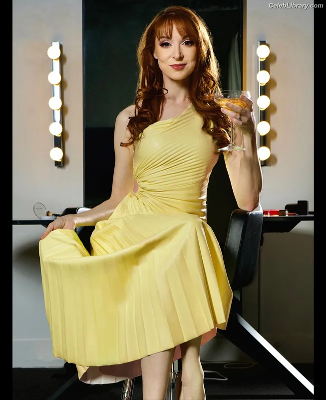 Lisa Foiles photo 15 of 708