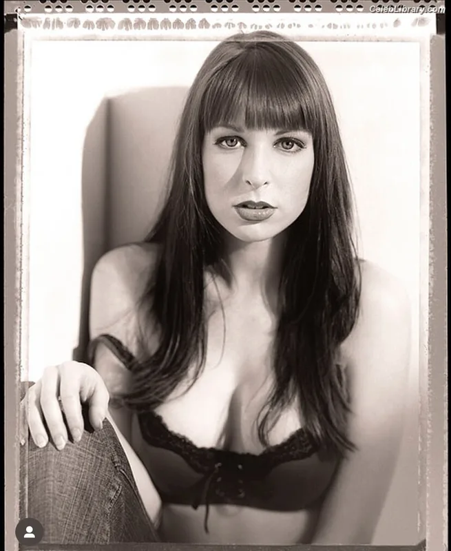 Lisa Foiles photo 19 of 708