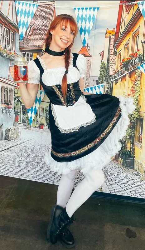 Lisa Foiles photo 23 of 708