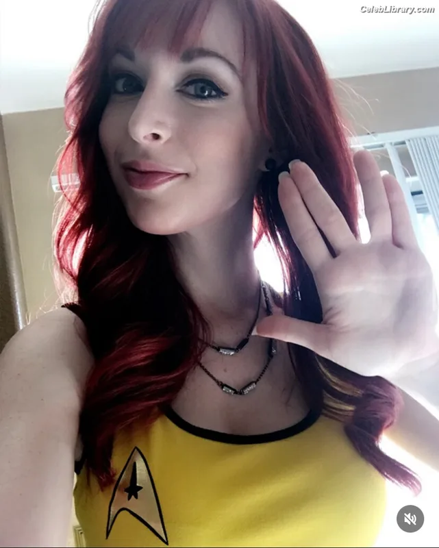 Lisa Foiles photo 3 of 708