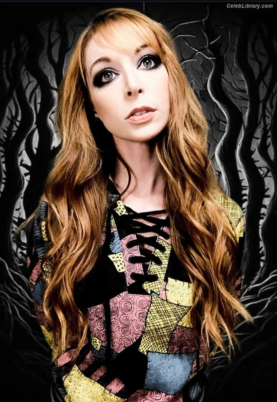 Lisa Foiles photo 4 of 708