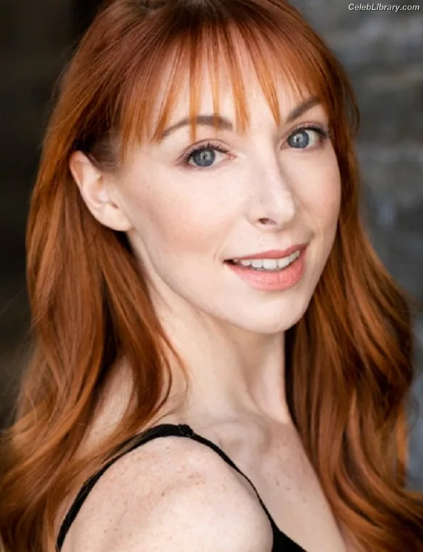 Lisa Foiles photo 6 of 708