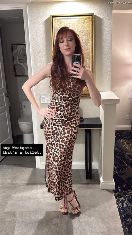 Lisa Foiles photo 7 of 708