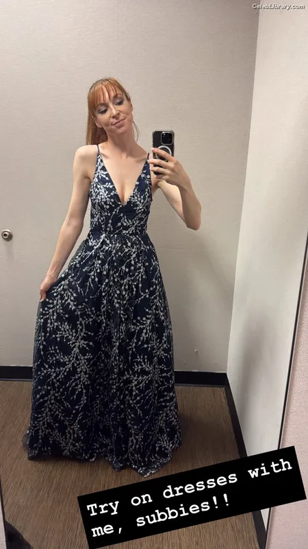 Lisa Foiles photo 9 of 708