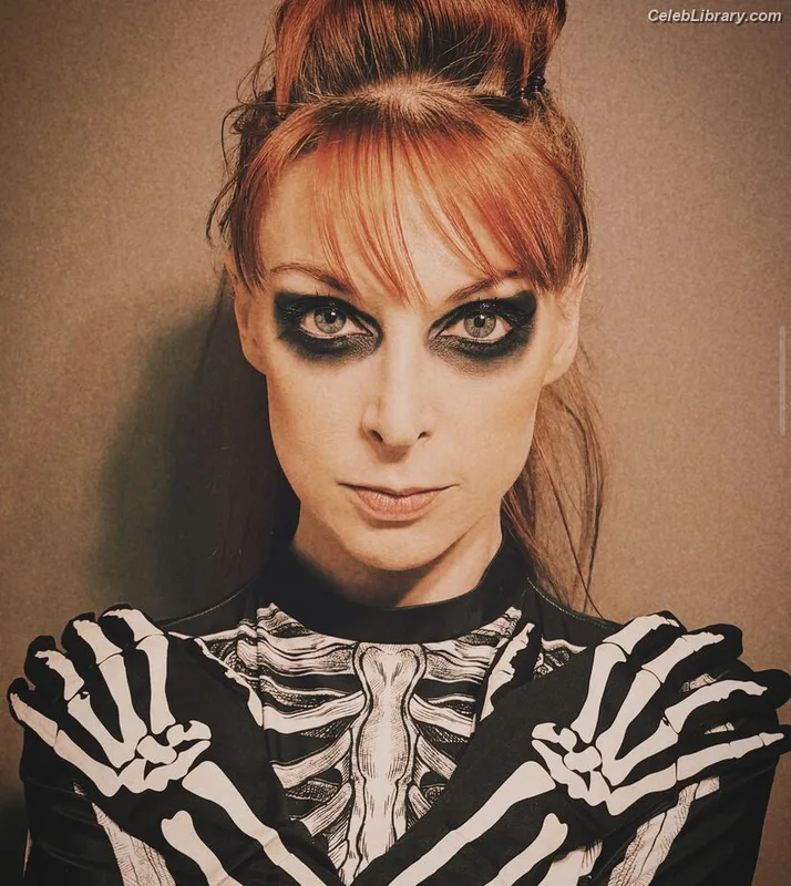 Lisa Foiles photo 20 of 708